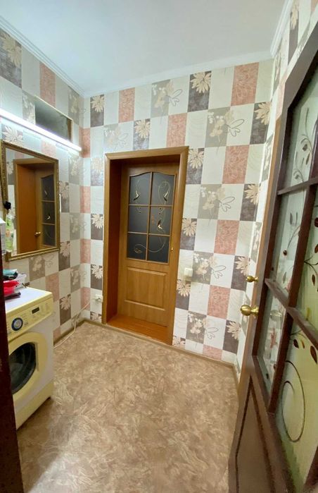 Продам 4-х комнатную квартиру на земле в центре.