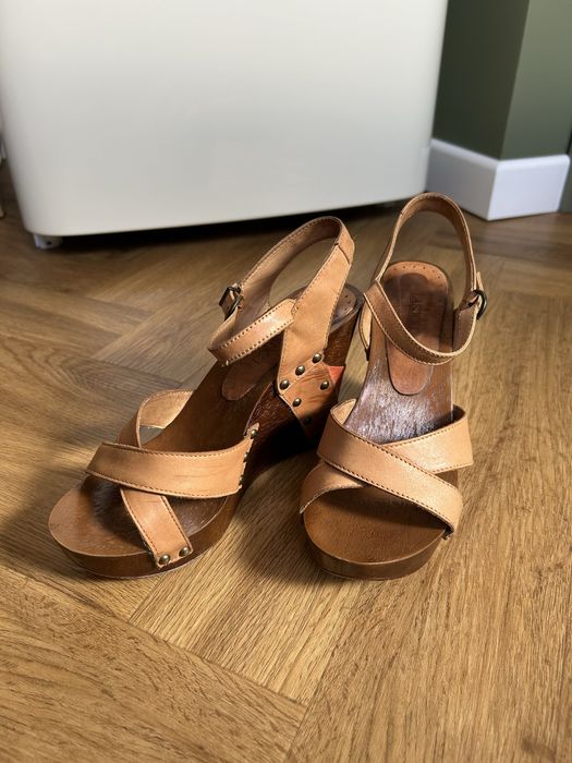 Sandały koturny damskie Lasocki