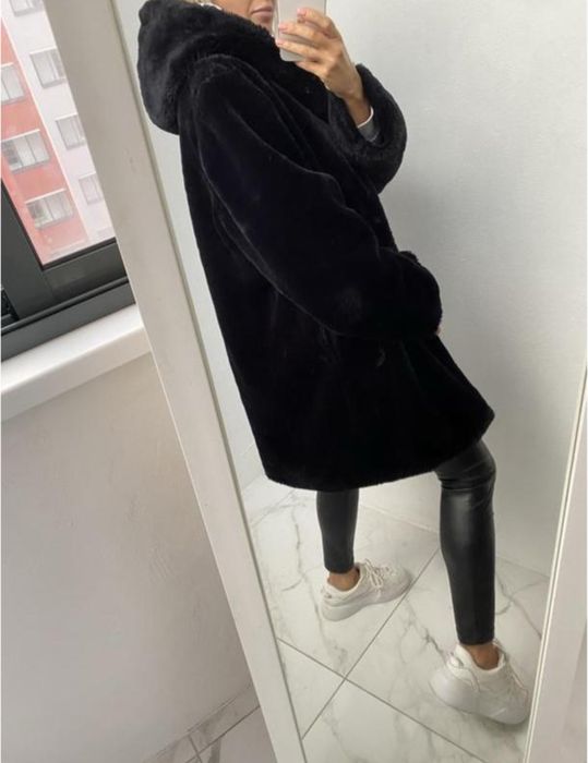 Чорна шубка натуральна