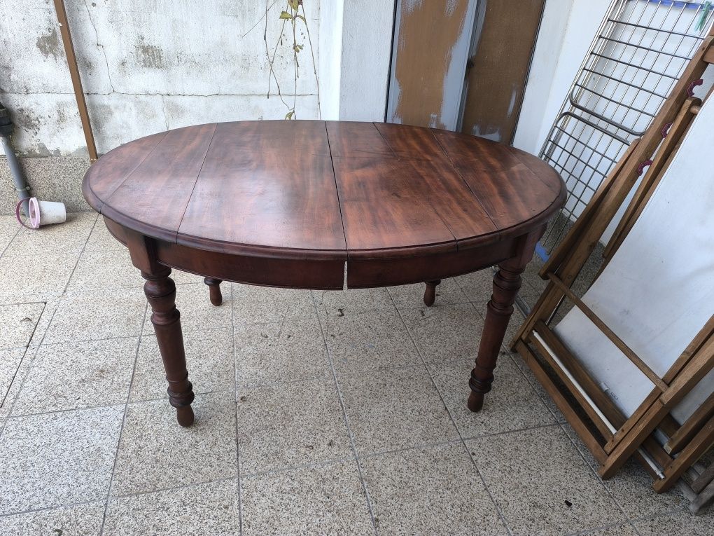 Mesa antiga extensível