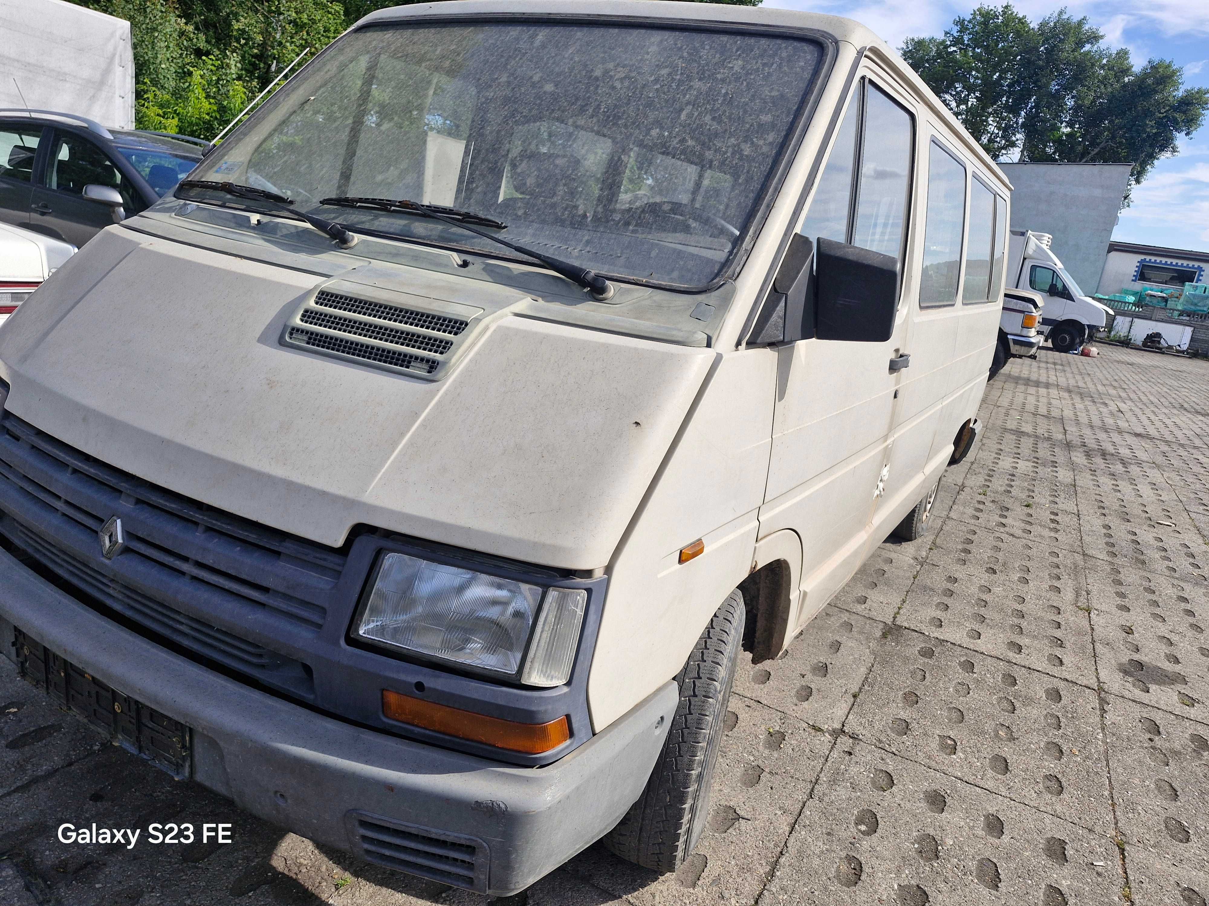 Renault Trafic 8 osobowy 2.5 diesel 96KM 1989 rok