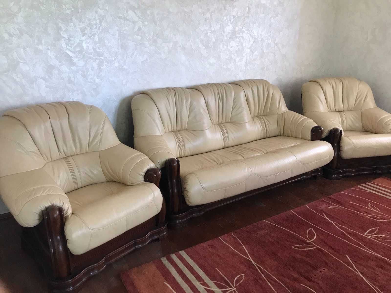 Шкіряний диван і два крісла