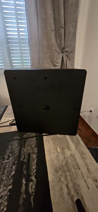 Vendo Playstation 4. (1 TB )