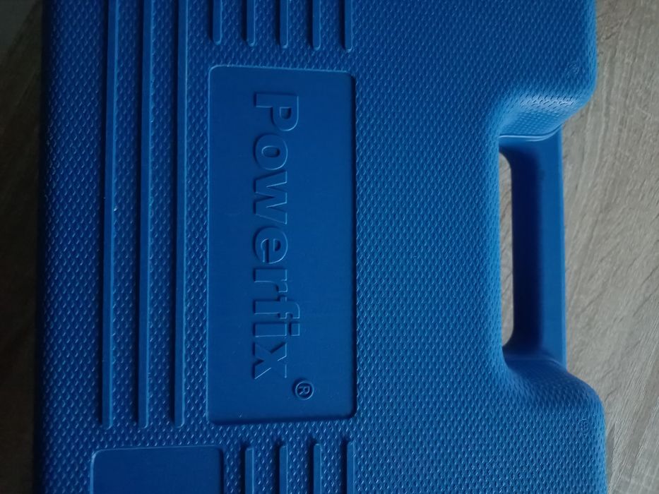 Poziomica laserowa ze statywem