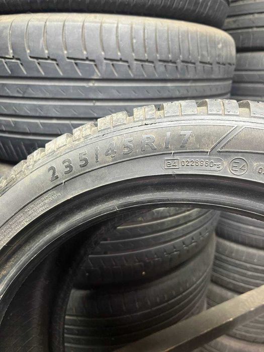 235/45 R17 Dunlop пара зима