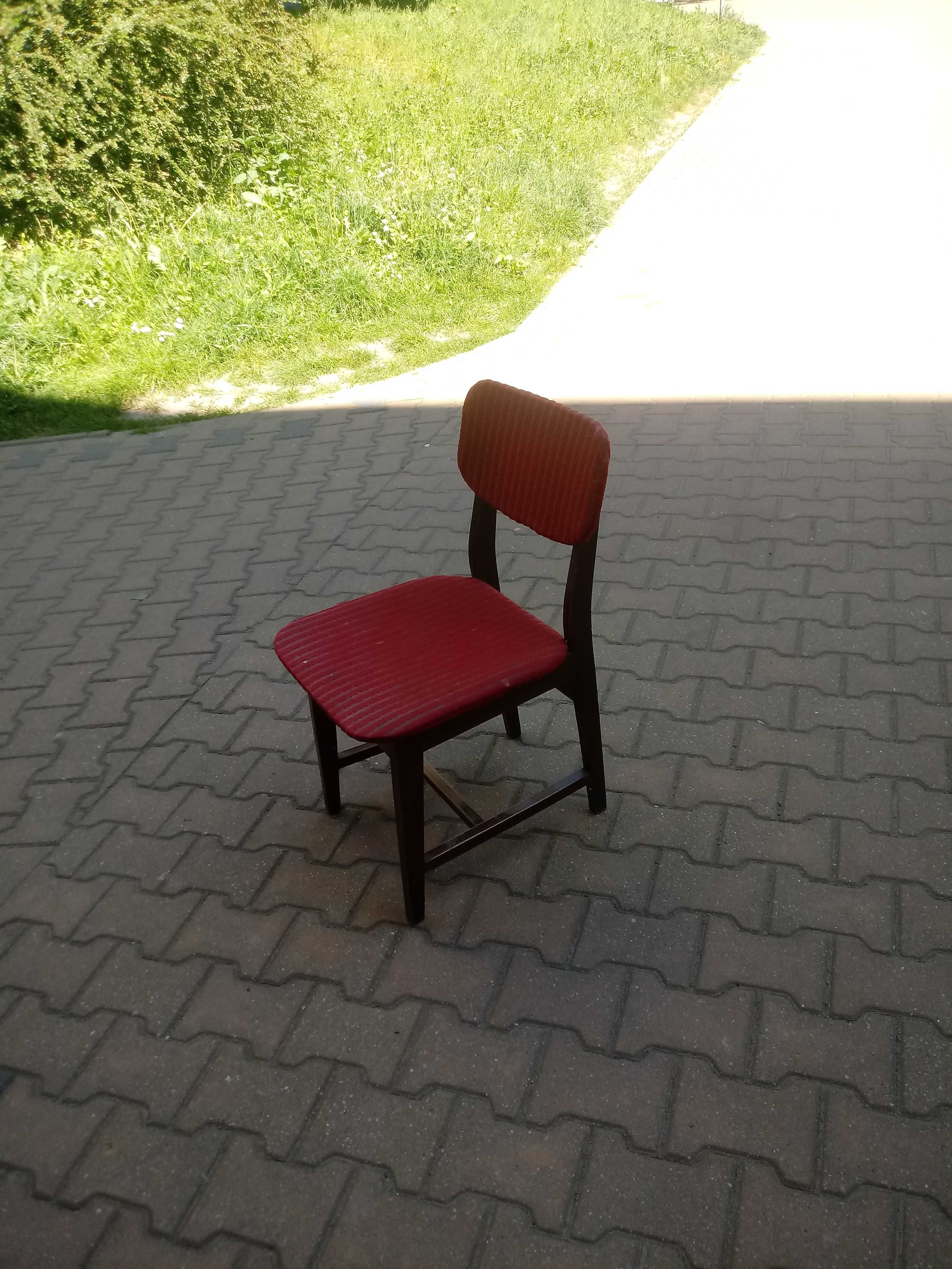Krzesło PRL w nienajgorszym stanie