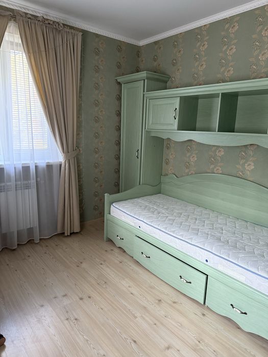 Продам кровать с матрасом в комплекте
