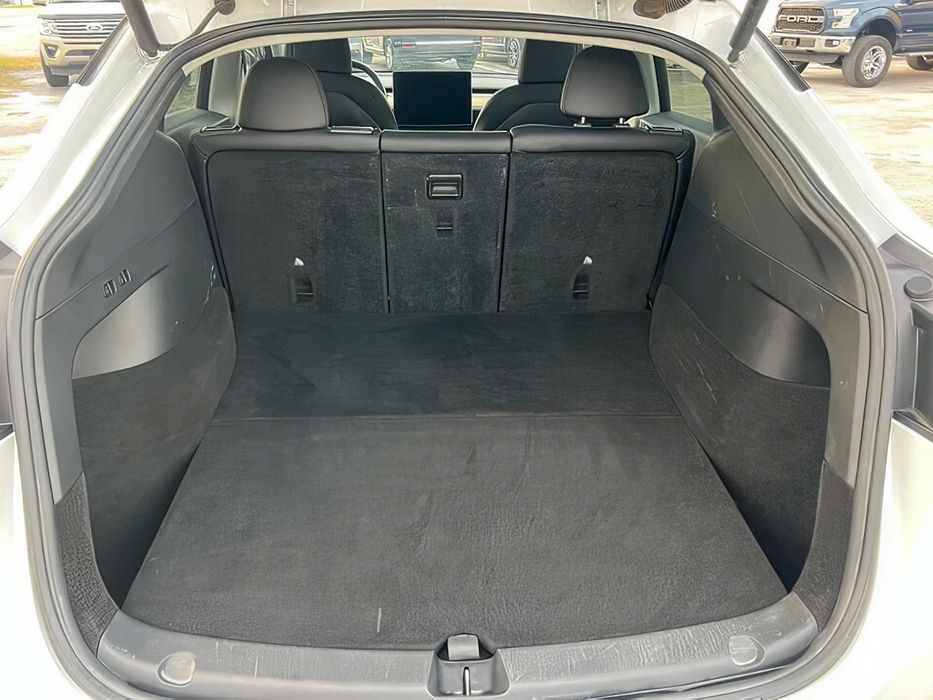 Tesla Model Y      2022