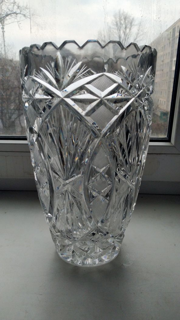 Большая хрустальная ваза