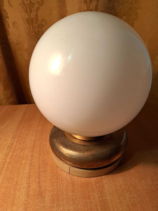 Lampka nocna z białym kloszem (antyk, PRL)