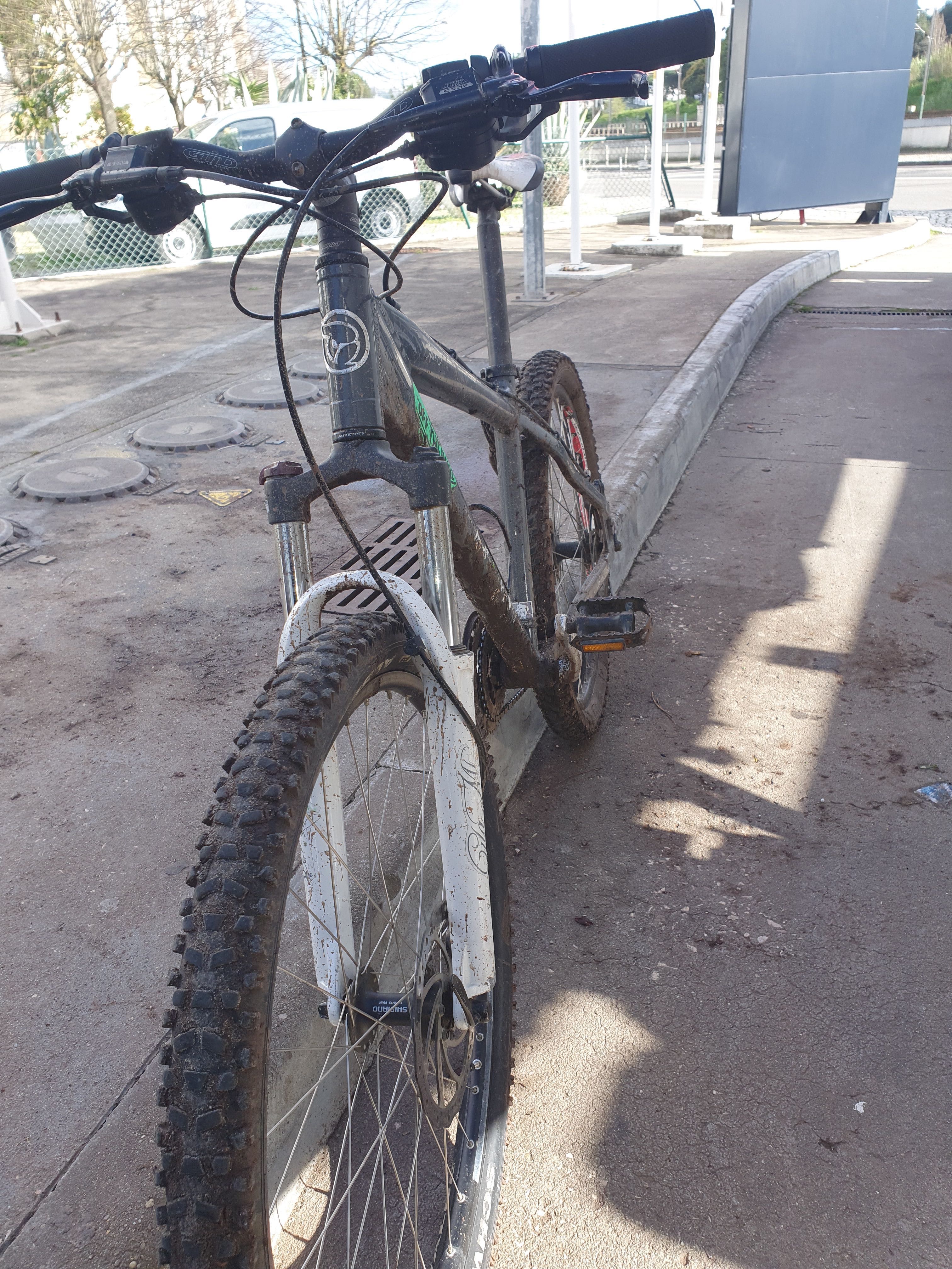 Bicicleta BTT Ghost - Pronta a andar