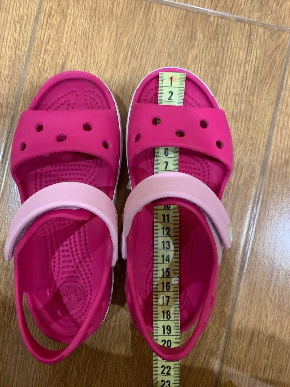 Босоніжки сандалі Crocs для дівчаток розміри 9-12