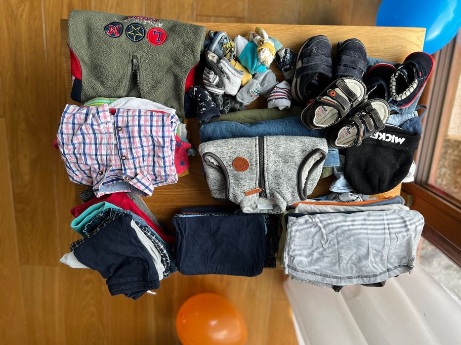 Paka ubranek dla chłopca 74-80, body, spodnie, kurtki, bezrękawnik,