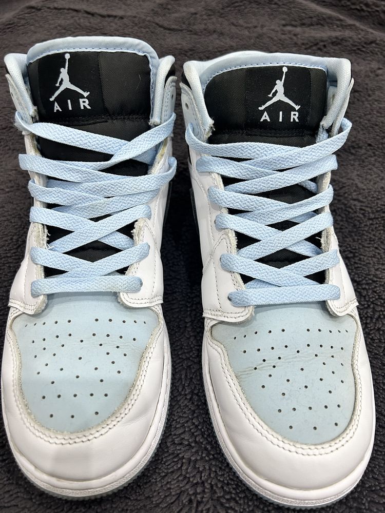 Jordan 1 mid SE Ice Blue
