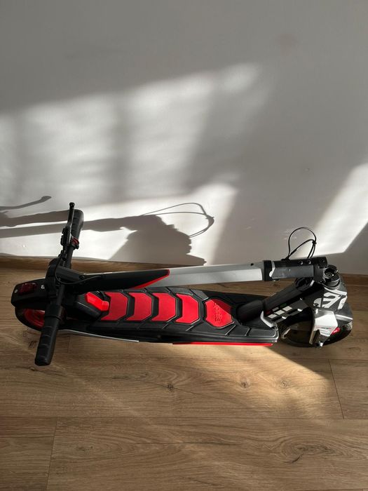 Hulajnoga ESR1 Aprilia uszkodzona