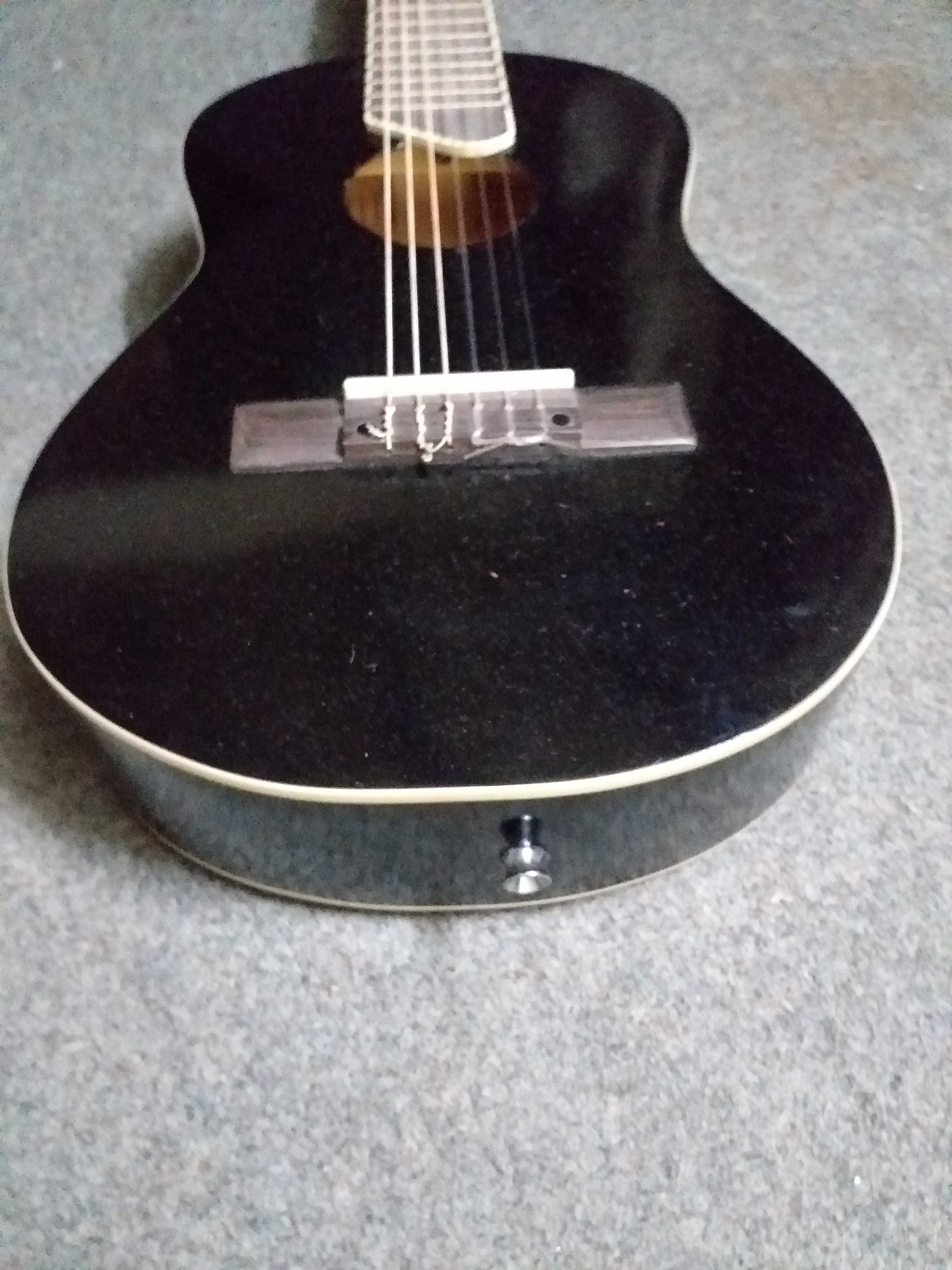 Vendo guitalele impecável