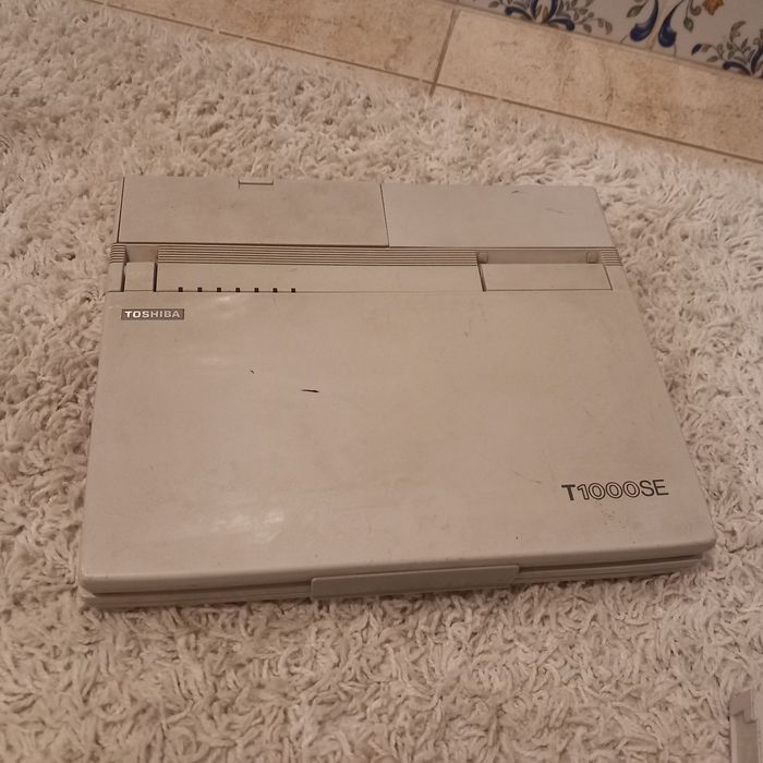Toshiba  T1000SE vintage laptop