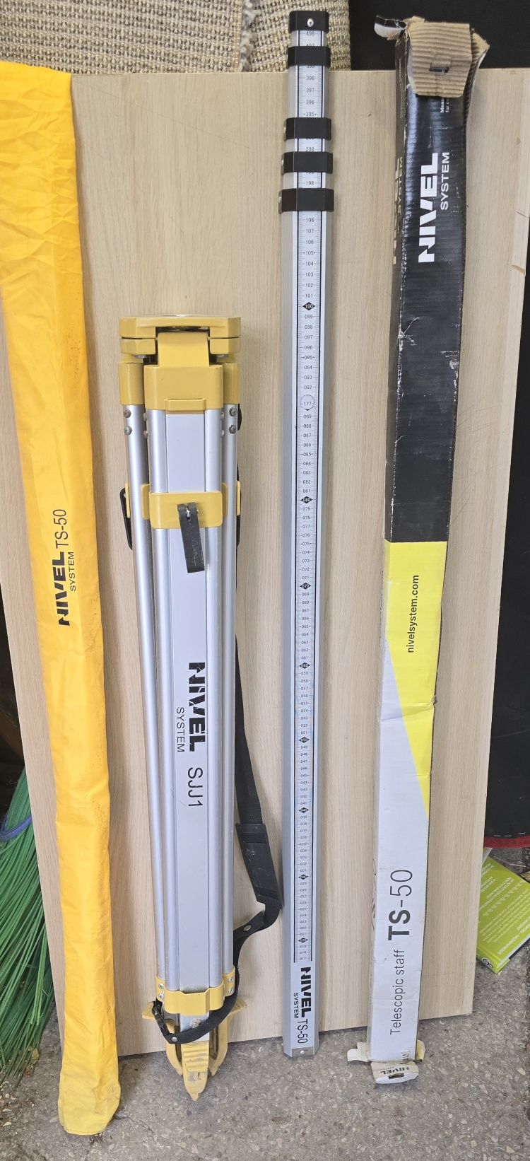 Teodolit elektroniczny Nivel System DT-2 z osprzętem