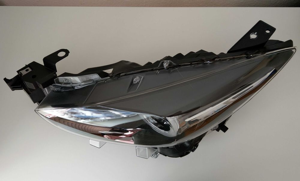 Фара LED Mazda 3 2016р + ориг, б/в, ліва OEM - BSP5-51-041J