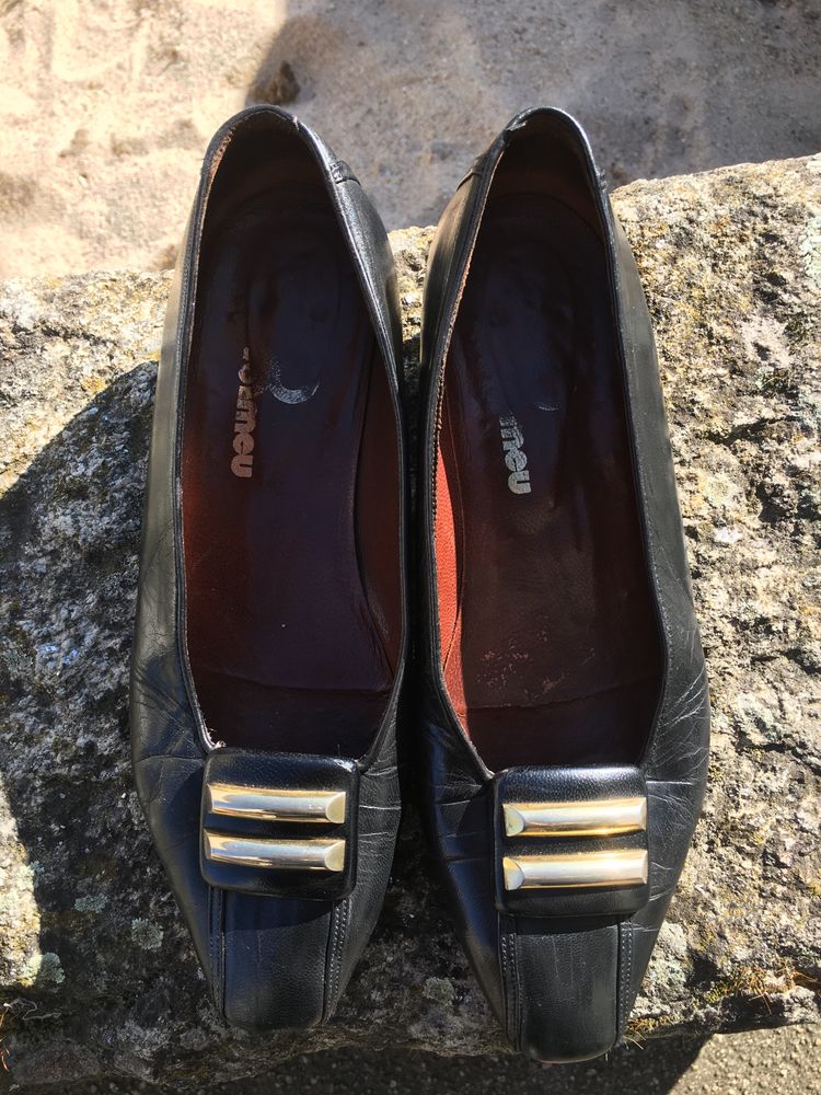 Sapatos senhora Romeu vintage tam. 38 pele pretos com aplicação dourad