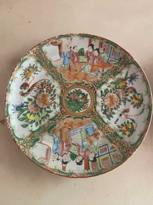 Par de pratos em porcelana chinesa dita Mandarim Sec. XIX