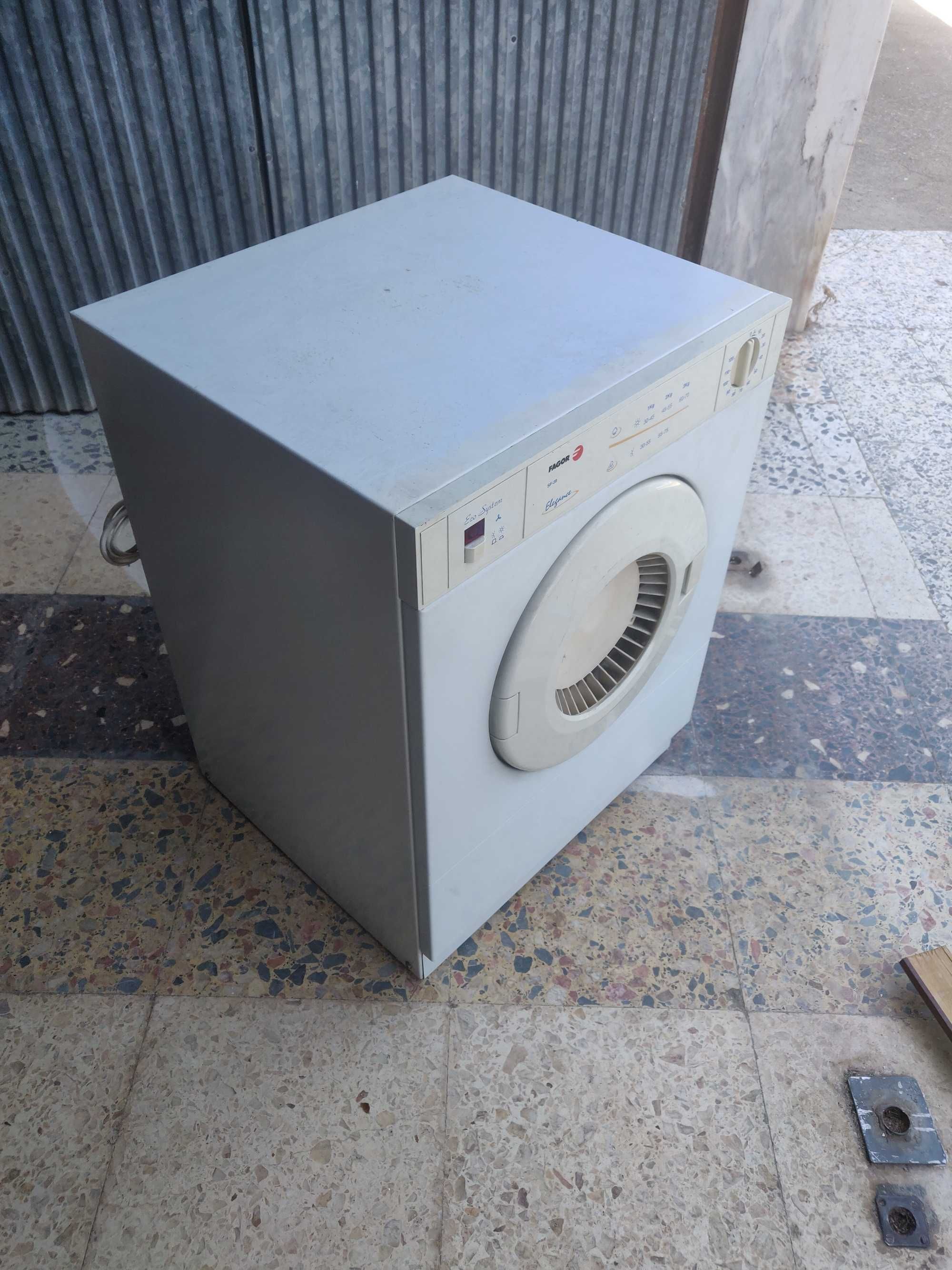 máquina de secar a roupa