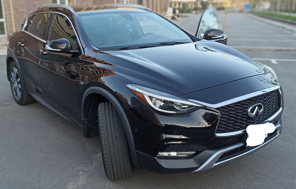 Infinity QX30 premium AWD 2.0 turbo