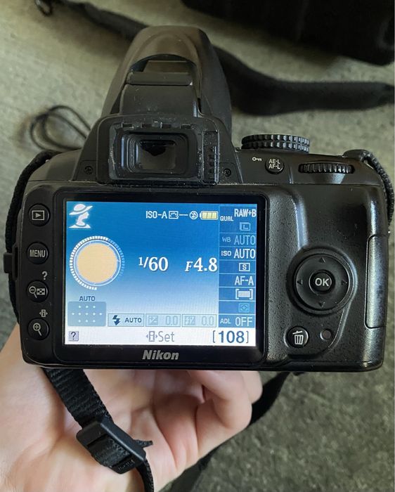 Nikon D3000 з обʼєктивом Tamron AF 18-200mm f/3,5-6,3 Di II + сумка