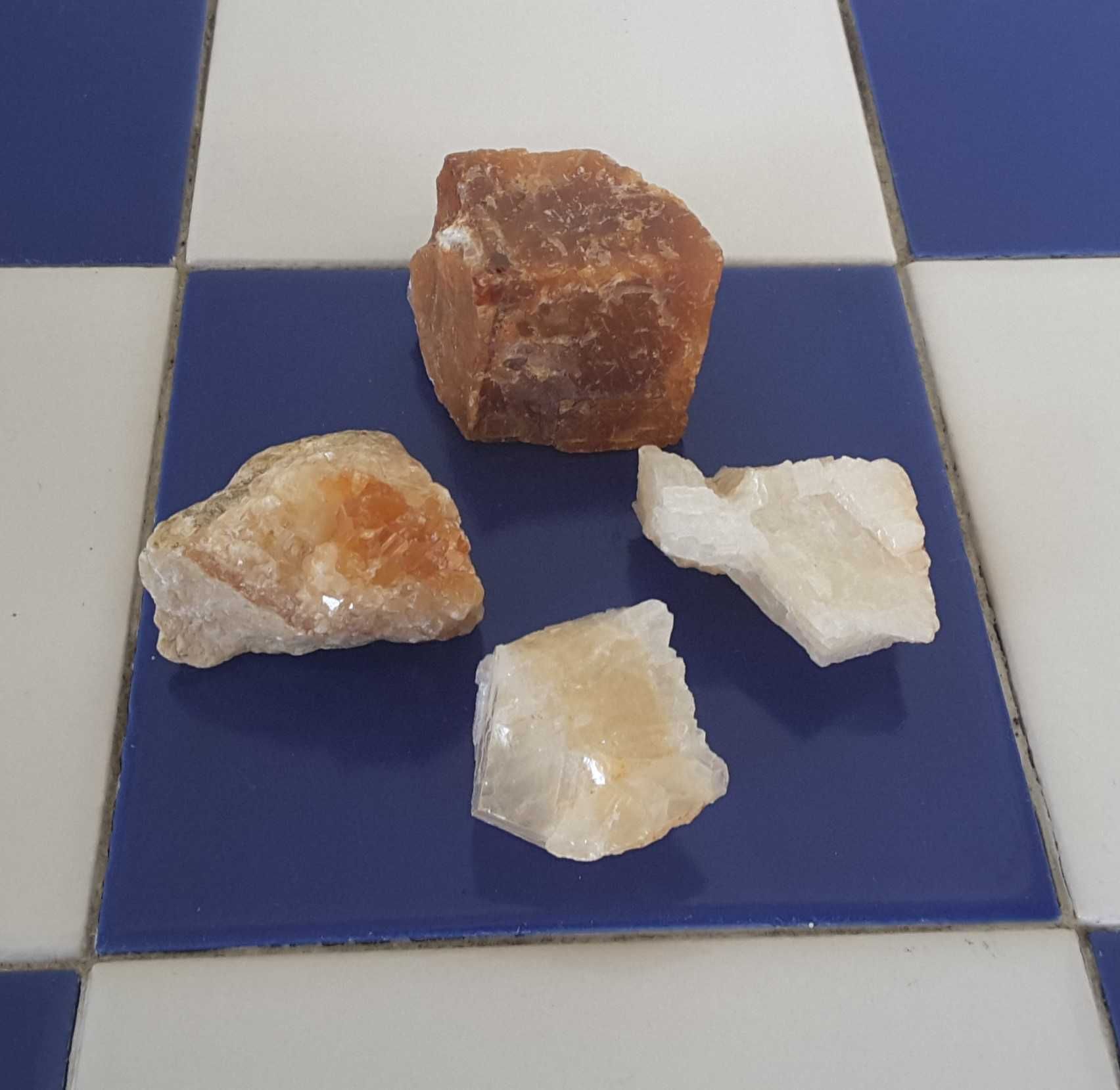 Conjunto de 4 Pedras Minerais + 1 Rosa do Deserto (Pequena)