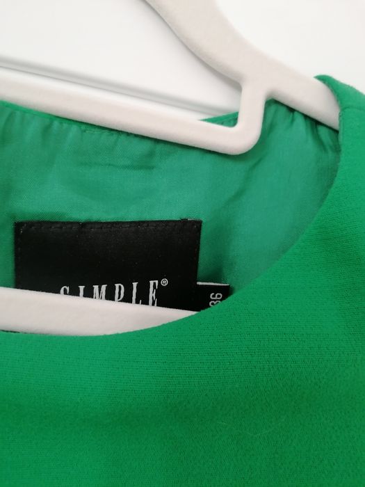 Sukienka w kolorze żywej zieleni