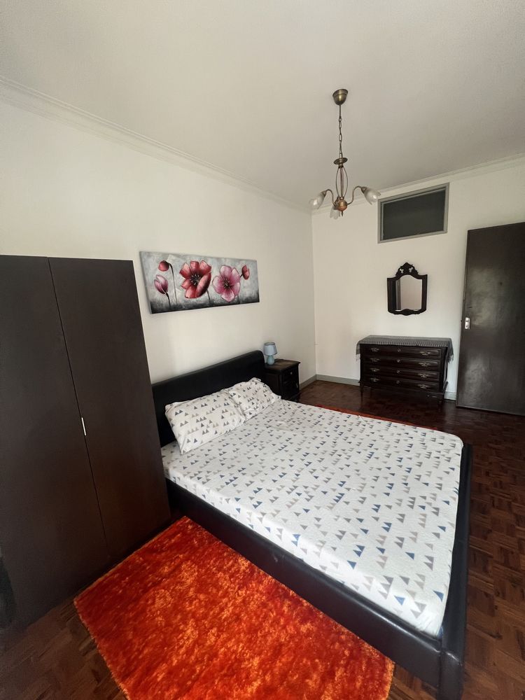 Arrendo quarto grande com varanda mulheres
