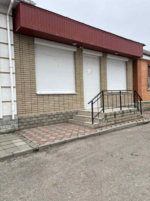 Продається магазин в центрі міста Берестин