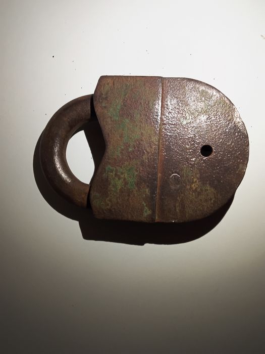 Замок старинный навесной, амбарный.