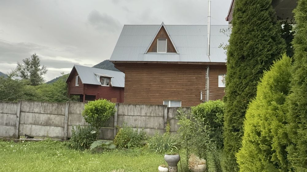 Продається будинок, мини-готель   у горах Закарпаття , внизу ріка