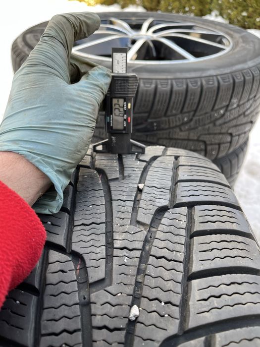 Opony zimowe 235/60/18 Kumho I’zen KW31