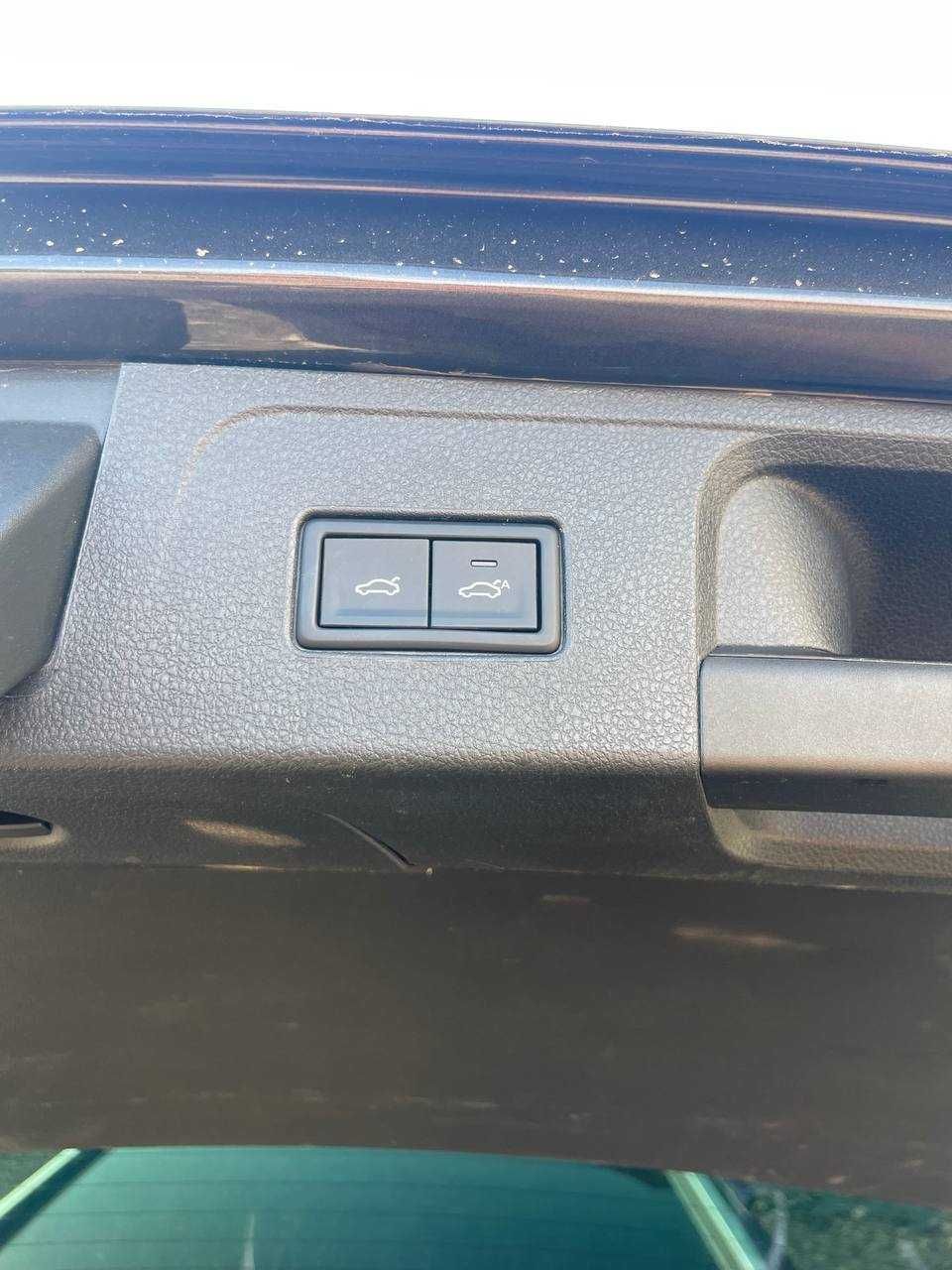 Кнопка відкриття багажнику з затримкою VW Passat B8 / Tiguan / Atlas