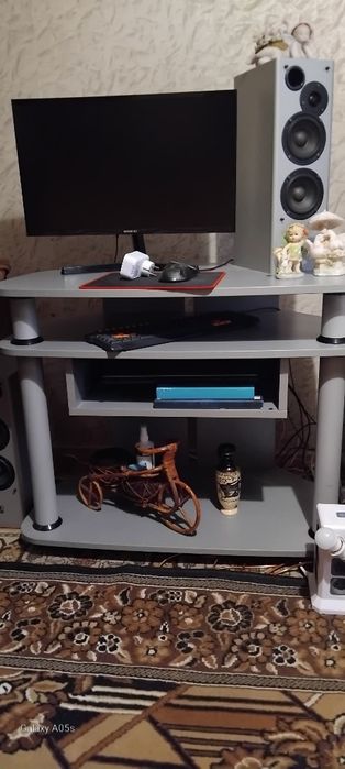 Стол под телевизор