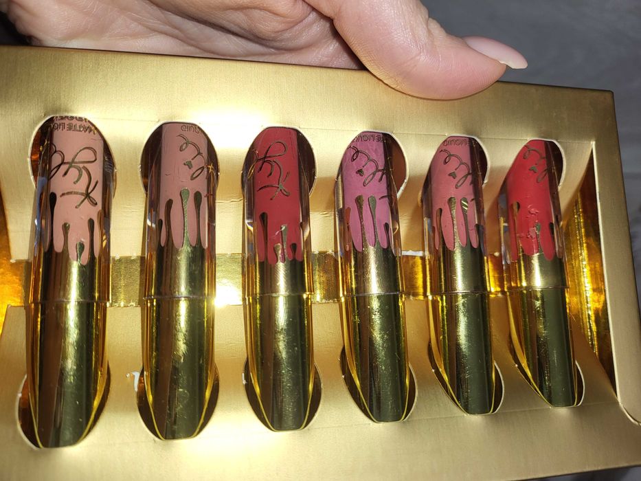 Набір матових помад kylie birthday edition нові