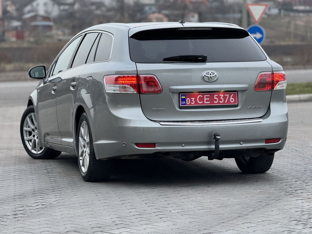 Продам TOYOTA Avensis 2.2d