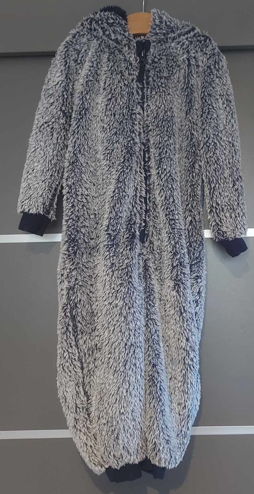 Strój  goryla ,kombinezon ,piżama dla chlopca firmy Blue zoo .