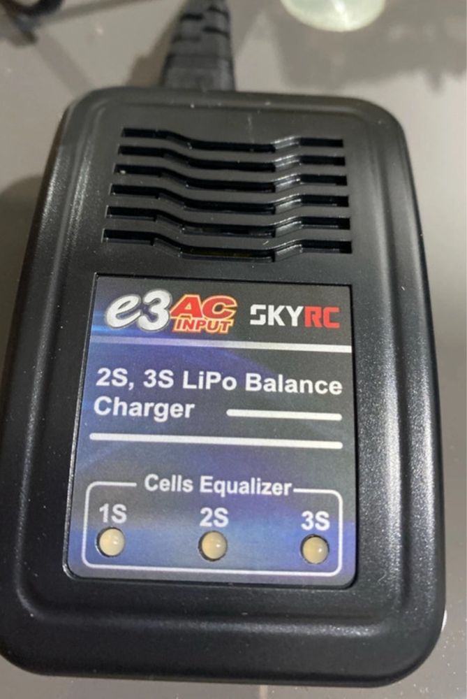Carregador de baterias LiPo NOVO