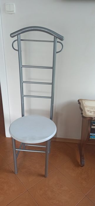 Krzesło z garderobą