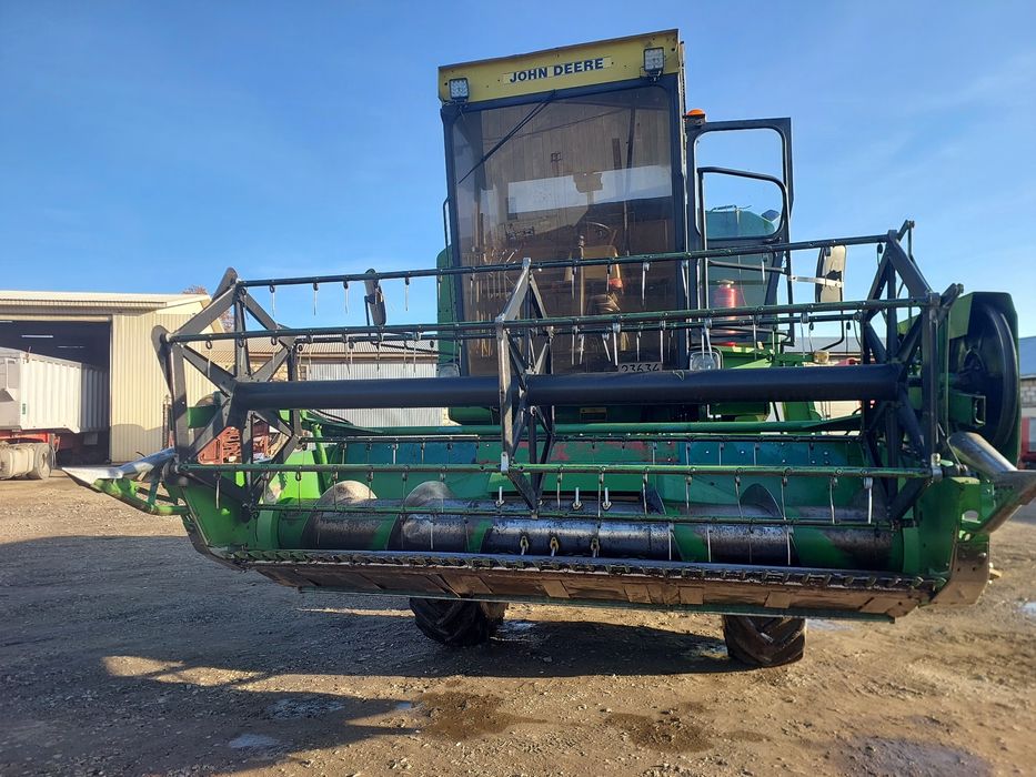 Комбайн john deere 1042 техніка в  доглянутому стані