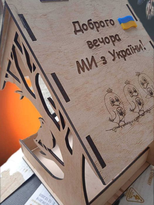 Годівничка для птахів з дерева