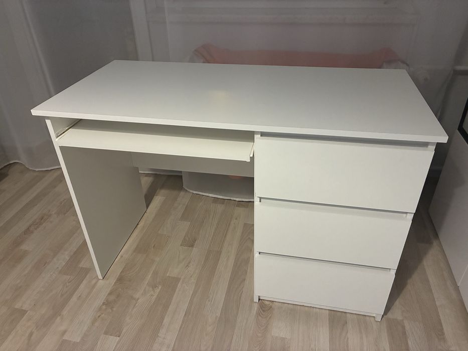 Biurko białe z szufladami