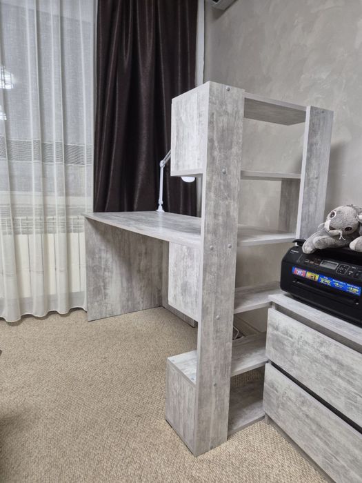 Стіл письмовий з полицями