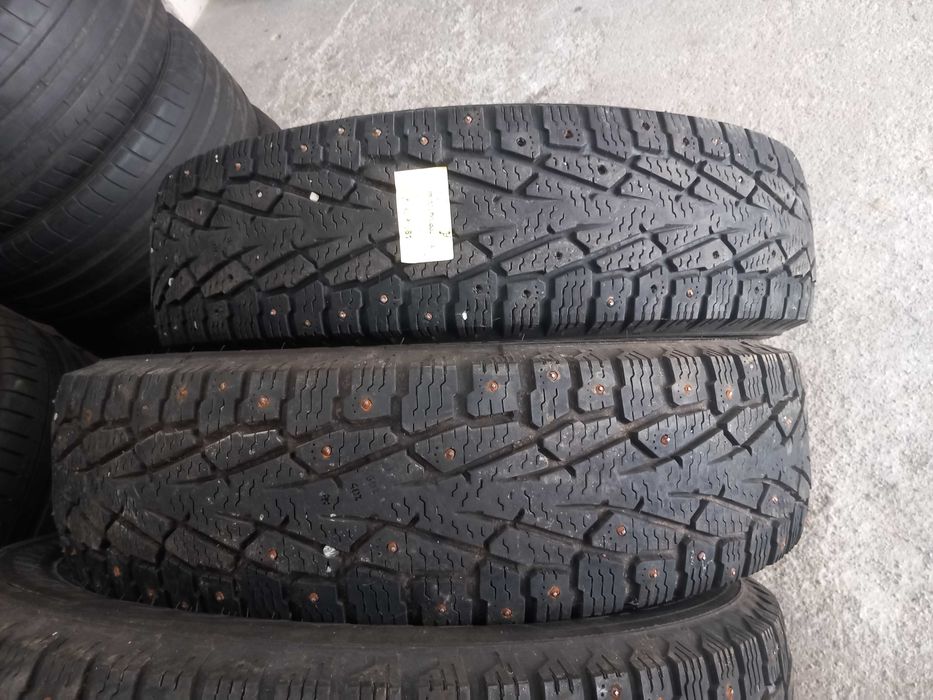 4 Pneus 235/85R16 Nokian 4x4 seminovos