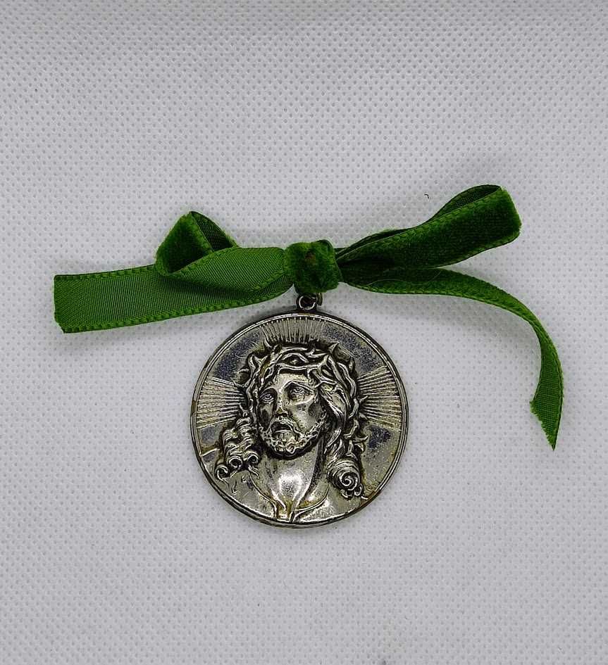Medalha antiga de Nossa Senhora de Fátima e Jesus Cristo no verso