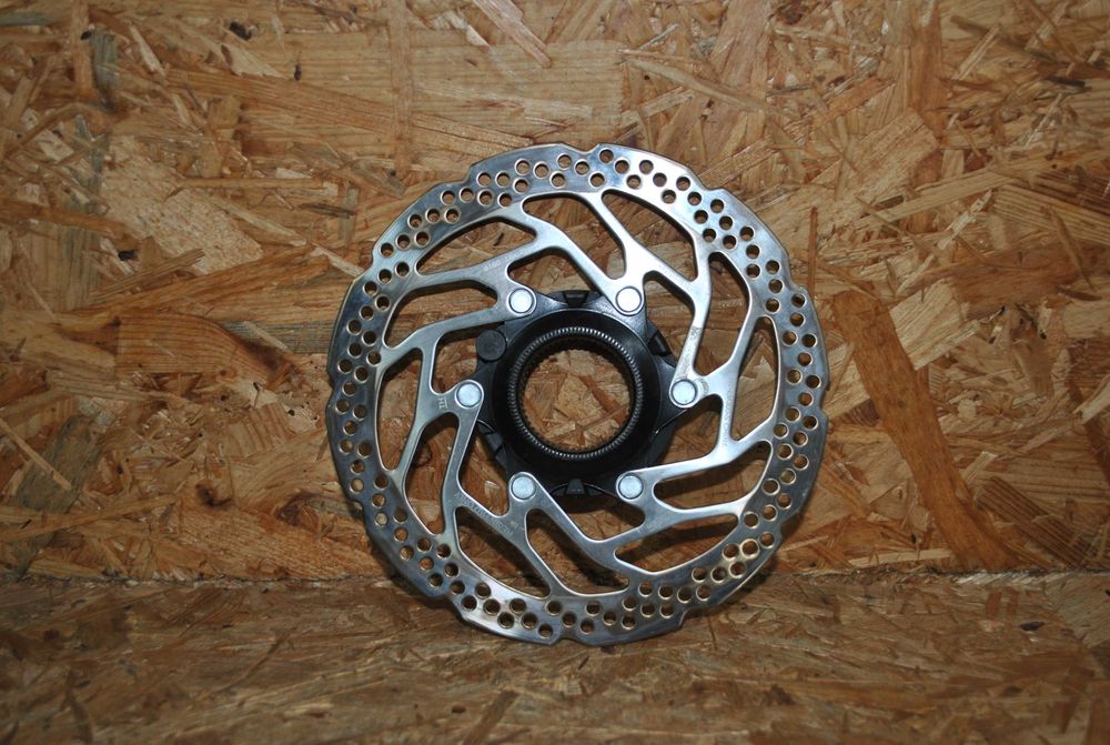 Idealna Tarcza SHIMANO 180mm RT-EM300 E-BIKE CENTERLOCK magnes