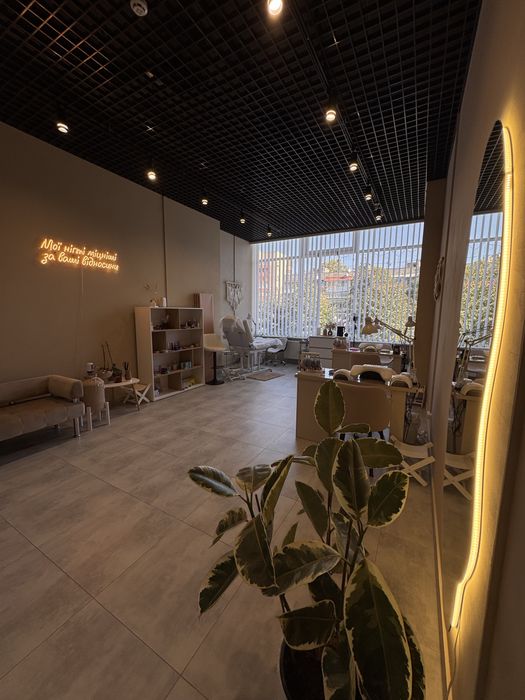 ТЦ Куб Оренда робочого місця для майстра манікюру та педикюру